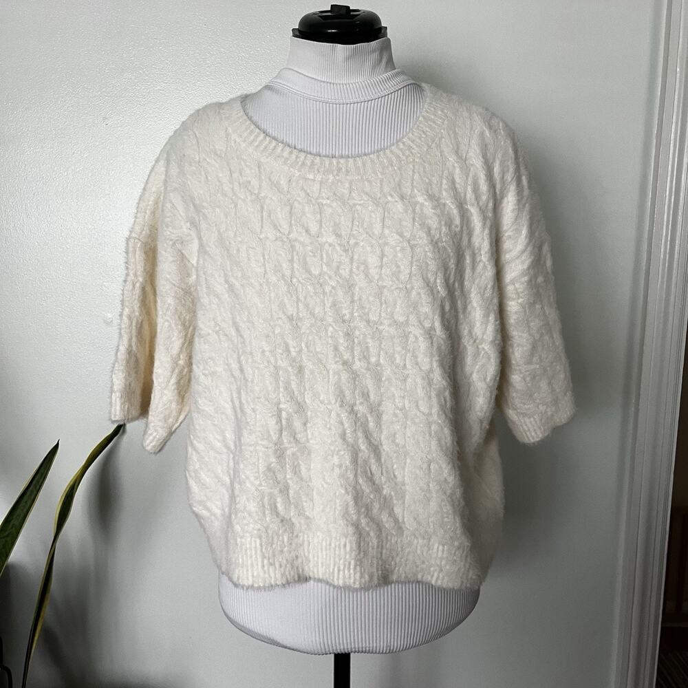 NWT Cyrus Sweater Womens MEDIUM Ivory Fuzzy Cable Knit Short Sleeve Pullover